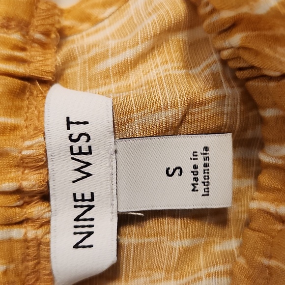 Top - Picture 2 of 4